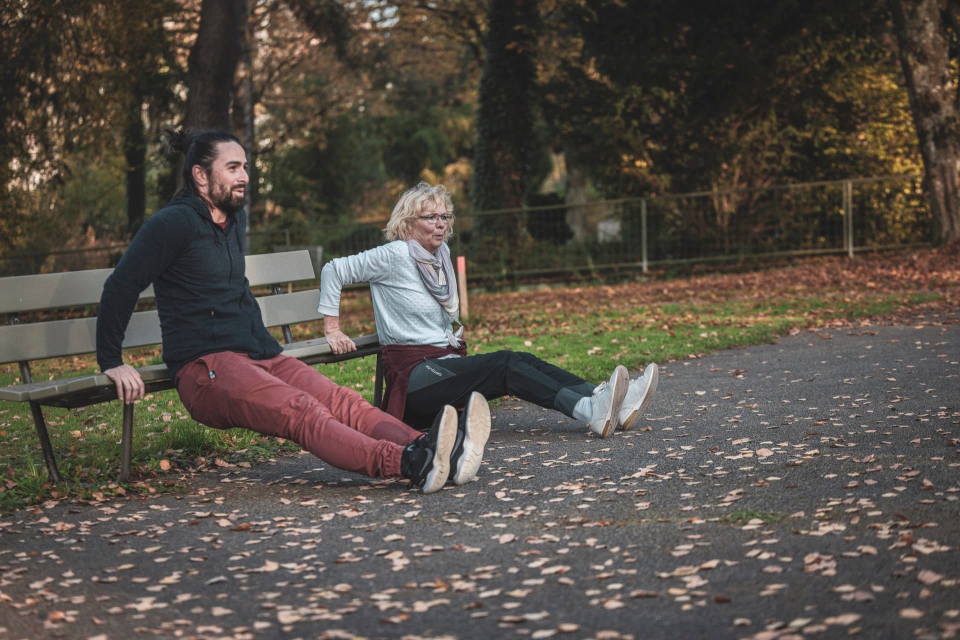 Generationen trainieren gemeinsam im urbanen Raum